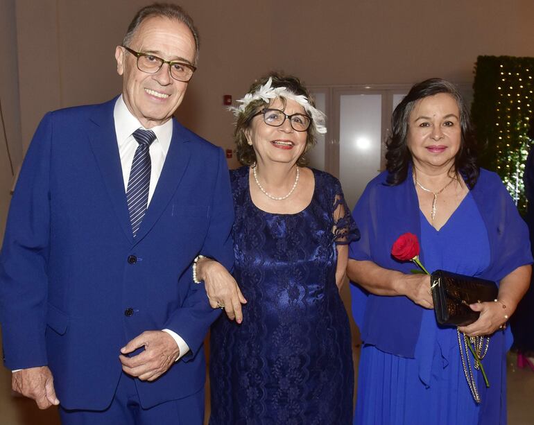 Juan Carlos Trebastoni, Eugenia Castillo y Sara Estigarribia.