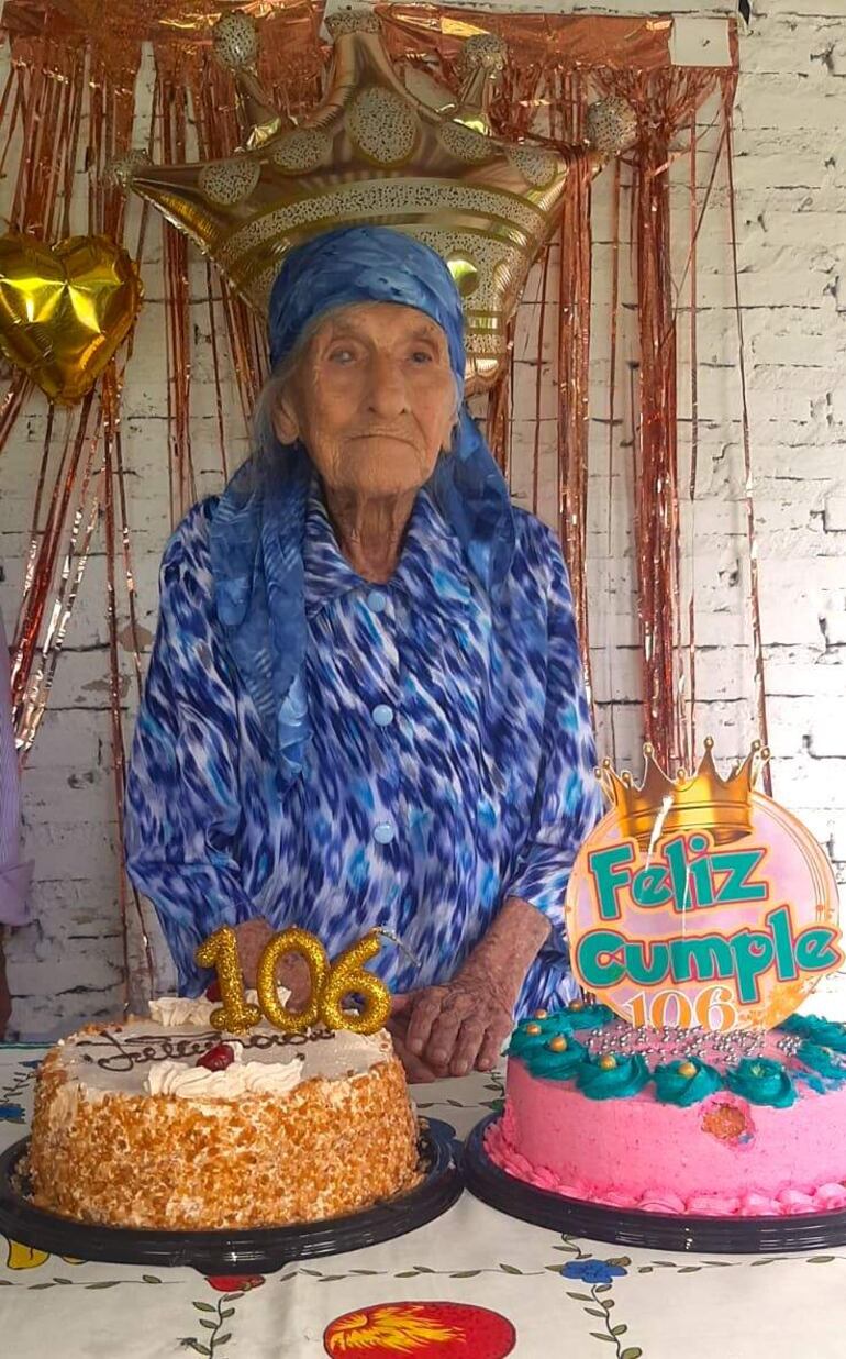 La mujer más longeva de Caapucú, Fidela Caballero Ruíz Díaz, cumplió ayer 106 años de vida.