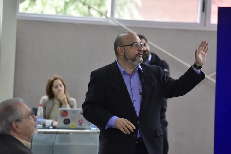 David Velázquez Seiferheld, viceministro de Educación Básica.