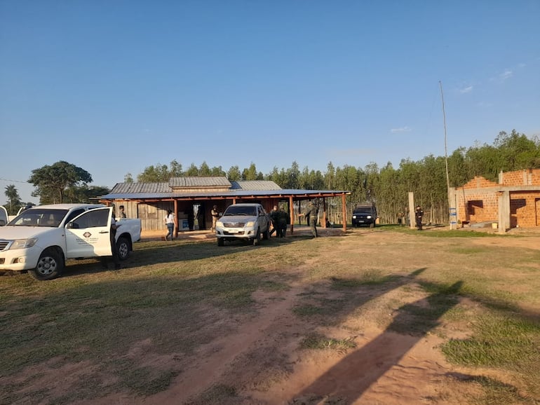 Agentes de la Policía Nacional, la Senad y las Fuerzas Militares llevaron a cabo un operativo encabezado por la fiscala Ines Estigarribia, esta mañana en la localidad de Yby Pyta.