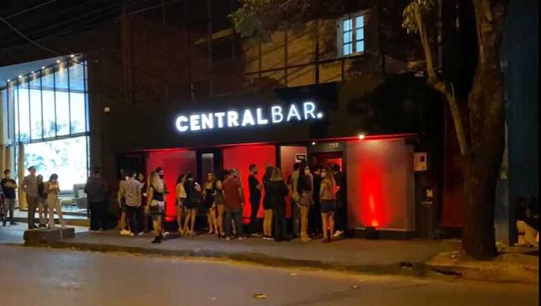 Fachada del nuevo local de Central Bar que se habilitó anoche.