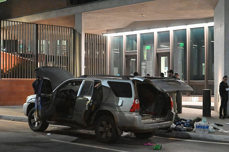 Camioneta en la que llegó el ciudadano alemán hasta le Embajada de Estados Unidos.