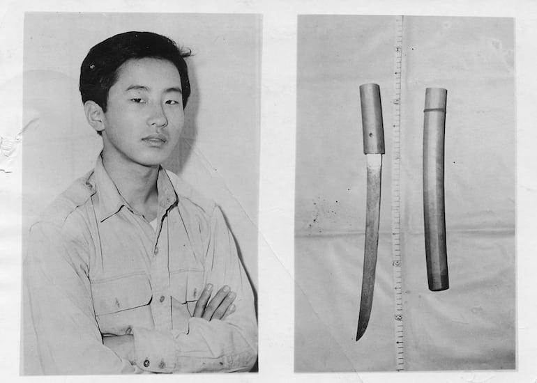 toya Yamaguchi y el arma ensangrentada con la que asesinó a Inejiro Asanuma, 17 de octubre de 1960 (Foto: Keystone - Archivo Hulton).