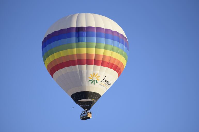 El enoturismo está desarrollado de manera tal que se pueden realizar paseos en globo aerostático en la zona de los viñedos.