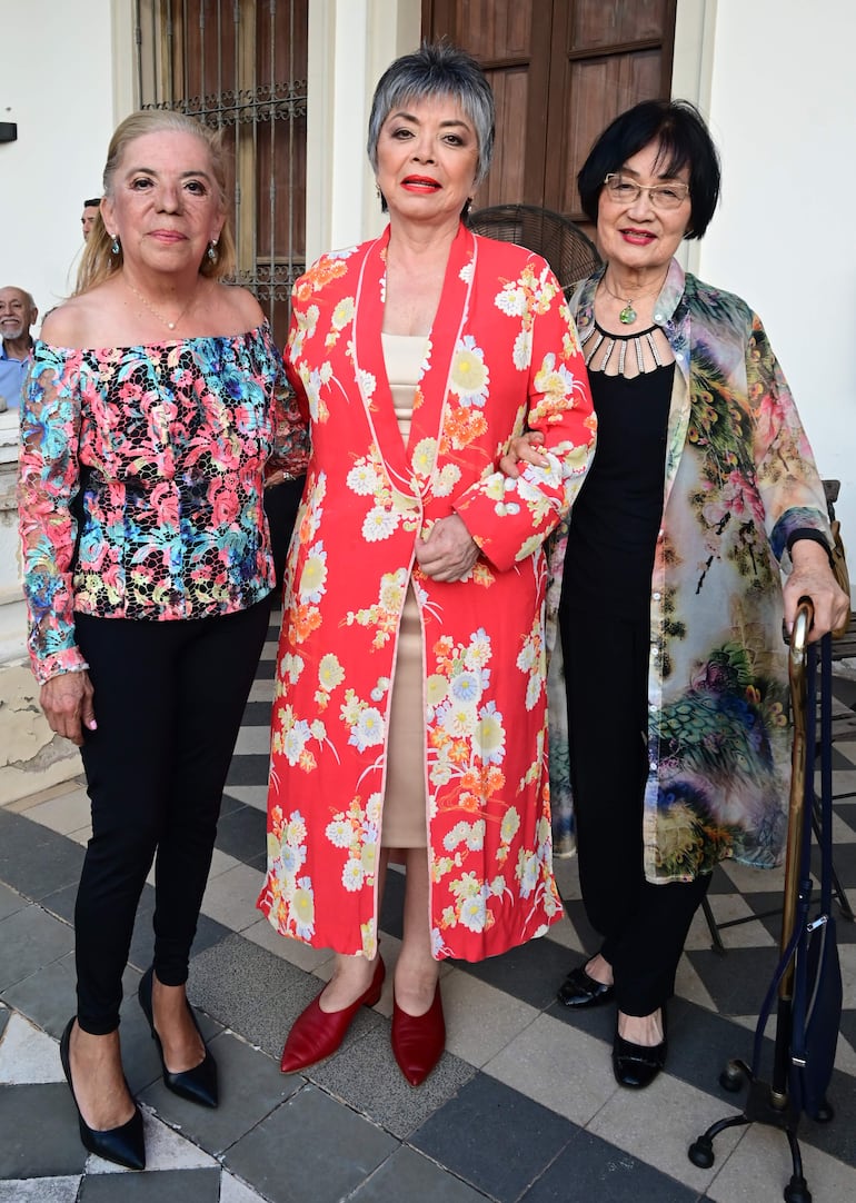 Olga Ferreira, Alda Cardozo y Emi Kasamatsu.