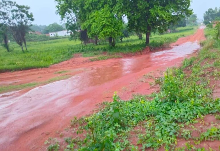 Con la lluvia, la transitabilidad de los caminos rurales se ve comprometida.