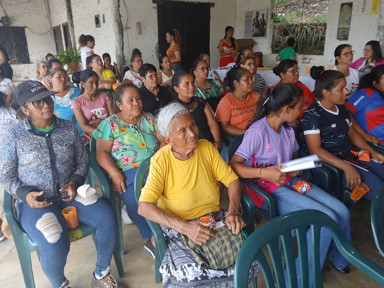 Encuentro de mujeres trabajadoras ayer en Fuerte Olimpo.