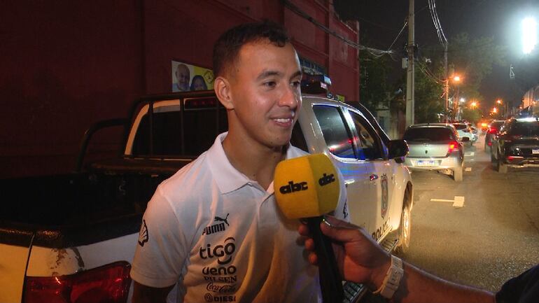 Alejandro Romero Gamarra, futbolista de la selección paraguaya, conversando con ABCTV después del partido contra Bolivia por las Eliminatorias Sudamericanas al Mundial 2026.