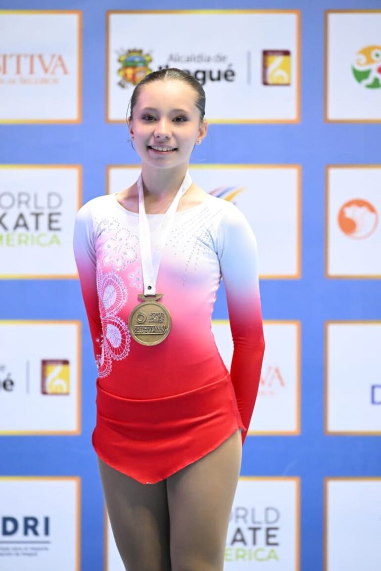 Kathya Soszko practica patinaje artístico desde los 4 años y medio, y con solo 12 años ya es campeona panamericana. (Gentileza)