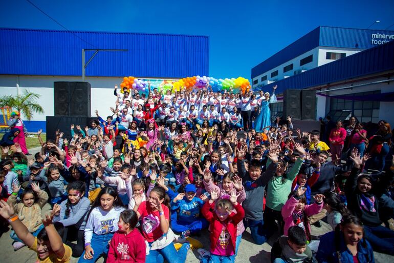 Una gran cantidad de niños acudió hasta el gran festejo.