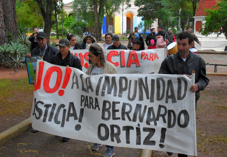 Los familiares marcharon por la ciudad para exigir justicia para el futbolista guaireño.