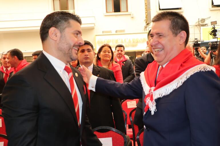 Nenecho Rodríguez y el presidente de la ANR, Horacio Cartes, durante los festejos por el aniversario del Partido Colorado este 11 de setiembre