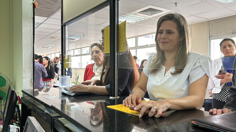 Kattya González presentó urgimiento ante la Sala Constitucional.