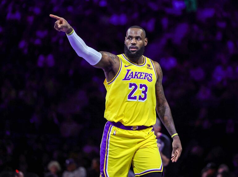 LeBron James (38 años), figura estelar de los Lakers.