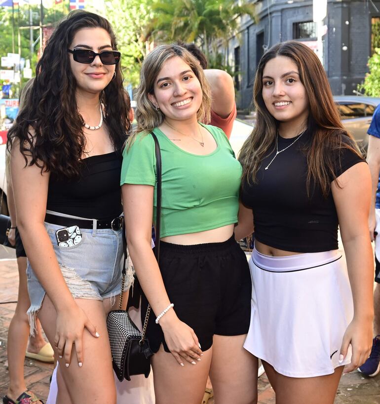 Ivanna Brun, Alejandra Riveros y Thamara Velázquez.