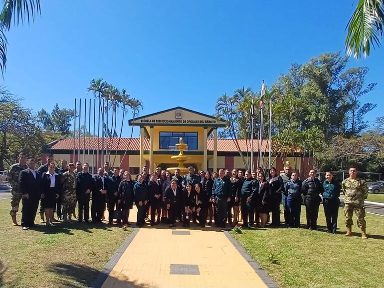 Visita de los directivos y cursantes del Centro de Capacitación Pedagógica del CIMEE a la Escuela de Perfeccionamiento de Oficiales del Ejército, EPOE.