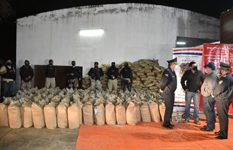 La megacarga de cocaína, que totalizó 3.418 kilos, que fue incautada el 28 de julio de 2021 en un tinglado de Fernando de la Mora entre bolsas de azúcar orgánica.