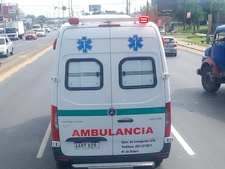 Ambulancia del IPS en dirección al norte de MRA.