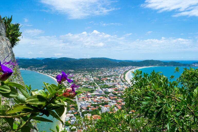 Playa de Bombinhas en Santa Catarina, Brasil.