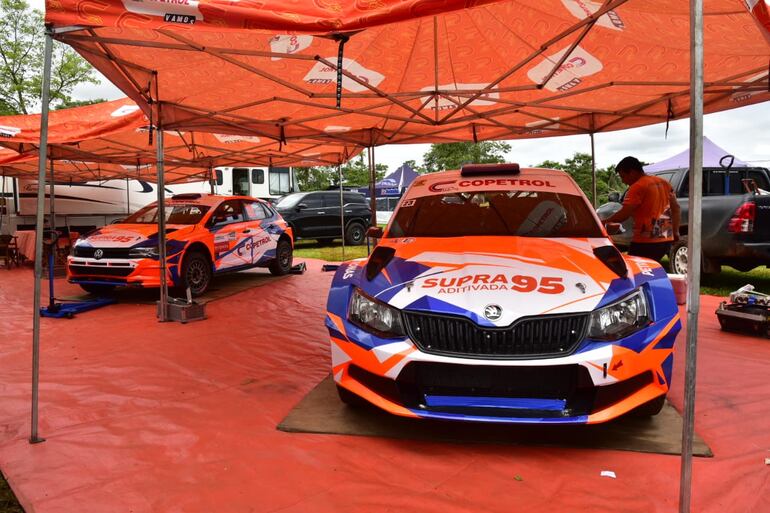 Los autos del Team Copetrol Rally en la víspera del Rally de Caaguazú 2023.