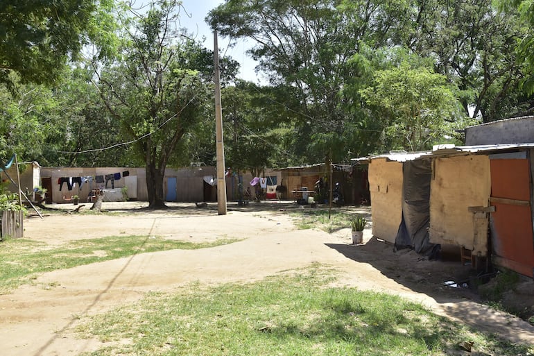 En el refugio RC4 de Loma Pyta se sitúan más de 70 familias damnificadas del incendio de Chacarita en 2020.