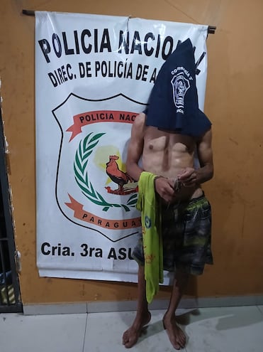 Vecinos de la zona del Mercado 4 capturaron a este hombre tras un presunto intento de hurto domiciliario.