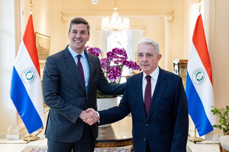 El presidente Peña arribó a la Exposición de Capasu con el expresidente colombiano Álvaro Uribe.