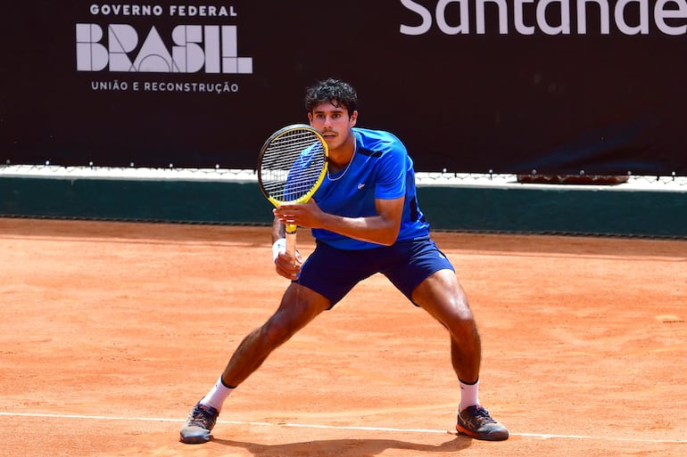 El paraguayo Adolfo Daniel Vallejo Álvarez (28/4/2004) avanzó a octavos de final en el ATP Challenger de Curitiba, en Brasil.