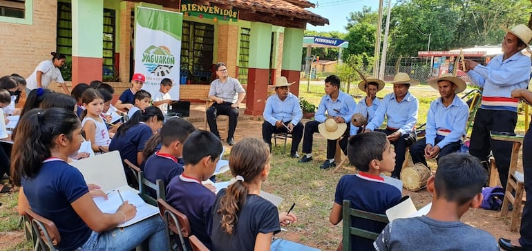 Los integrantes de la Banda Peteke Peteke transmiten sus conocimientos a niños, jóvenes y adultos.