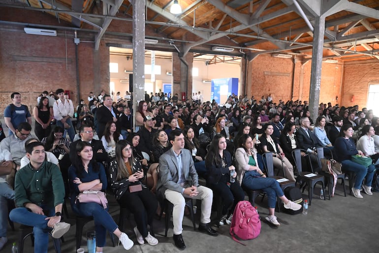 Emprendedores paraguayos en el evento "Meta Day", desarrollado ayer en el Complejo Textilia de Asunción.