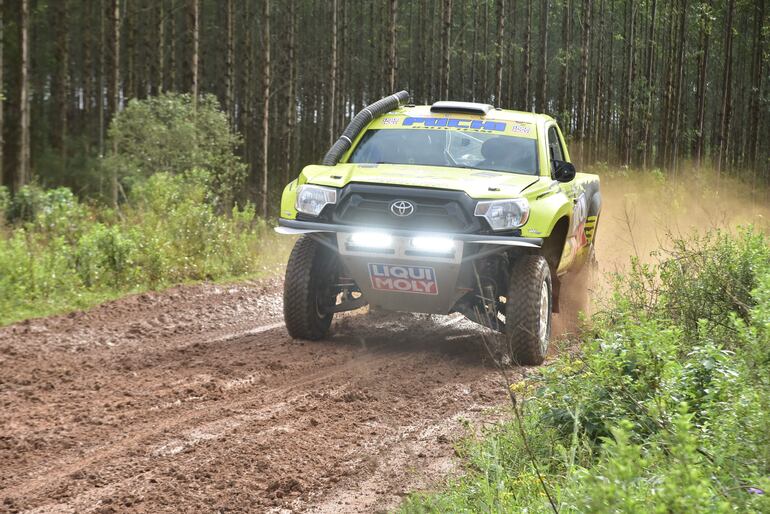 Gran victoria de la dupla compuesta por Luis Franco y Martín Martínez, al mando de la Toyota Tacoma Proto V8 #102, en la categoría T1 Nafta.