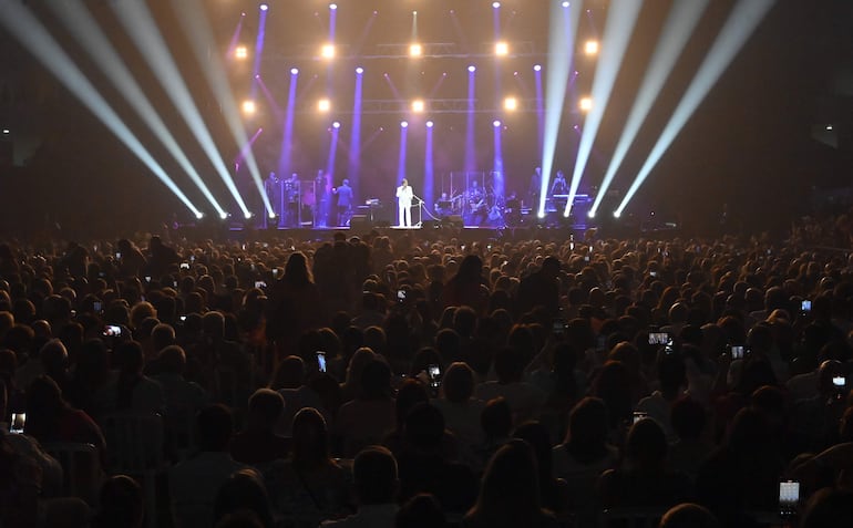 El público llenó el SND Arena para ver al cantante brasileño, considerado el "rey de la canción romántica".