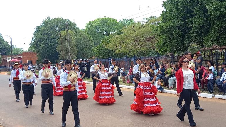 Desfile en Villa del Rosario, por el aniversario de la batalla de Boquerón.