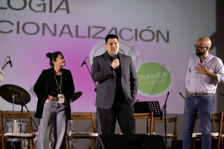 Adriana Ortiz, ministra de Cultura; Gonzalo Gómez, de la DINAPI, y Roberto Galeano, director ejecutivo de Fundación Itaú, principales aliados del Cranea Música.