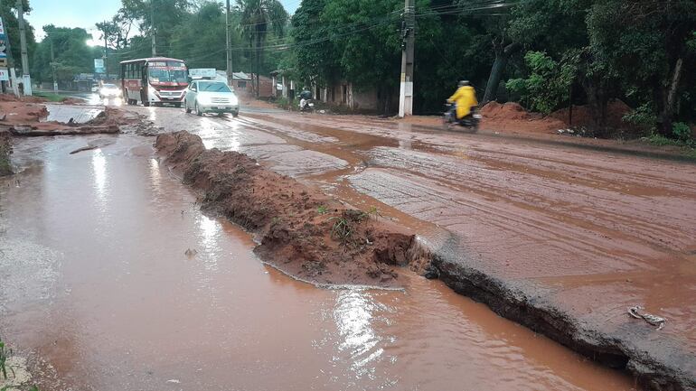 La avenida principal de la ciudad de San Antonio es una trampa mortal en los días de lluvia.