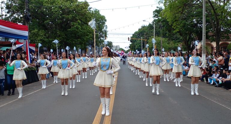 Las instituciones educativas lucieron sus mejores galas para el desfile en homenaje a la ciudad de Santaní