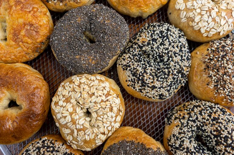 Variedad de bagels.