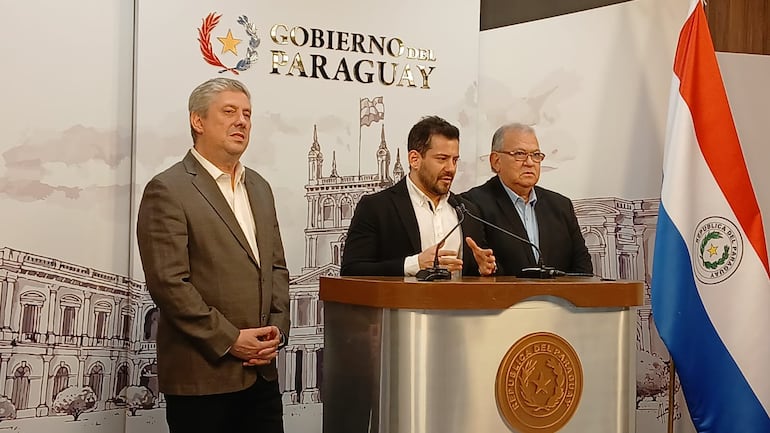 Ministros del Tribunal Superior de Justicia Electoral (TSJE), en conferencia de prensa.