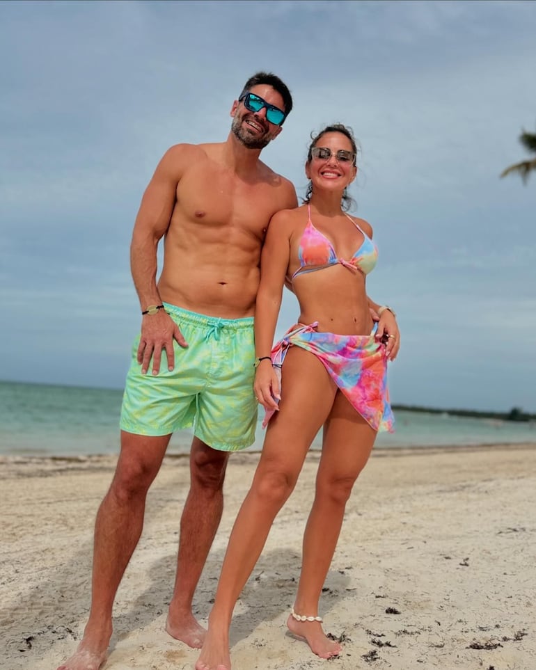 Patricio Escobar y Maga Páez, felices en las playas de Punta Cana. (Instagram/Magalí Páez)