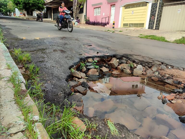 Intendente de Caacupé promete que en menos de 12 días se iniciará la reparación de las calles