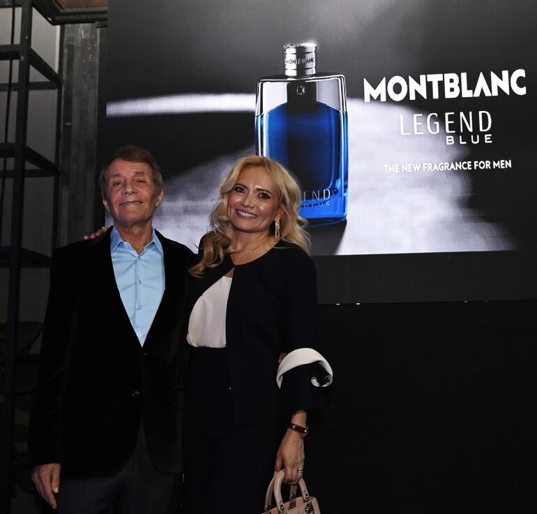 Jacques y Sara Allinquant presentaron  la fragancia Montblanc  Legend Blue, con un evento.