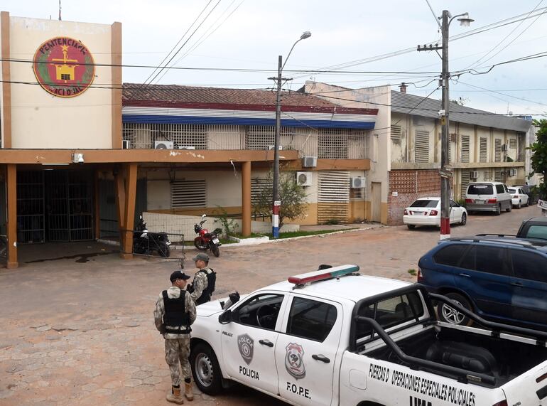 Vista de la fachada del penal de Tacumbú, en Asunción.