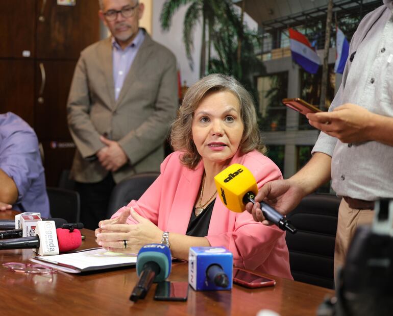 La senadora Lilian Samaniego (ANR, Independiente) y miembro titular ante el Parlasur.