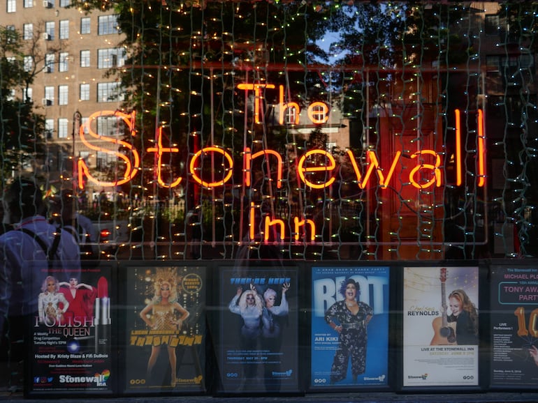 El «Stonewall Inn» fue escenario de una gran razzia contra homosexuales en 1969. Nadie supo vaticinar lo que vendría después.