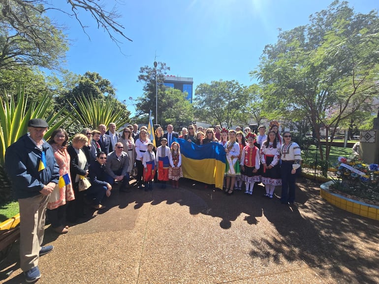 Ucranianos en Itapúa celebraron 33 años de independencia de Ucrania con un llamamiento a la paz.