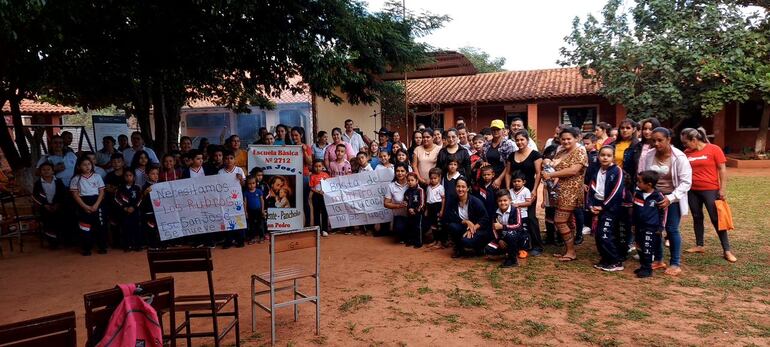 Familias tomaron la escuela básica San José de San Vicente Pancholo, en San Pedro.