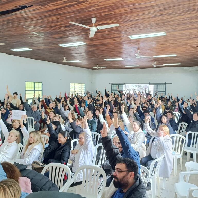 Asamblea de médicos del IPS se realizó hoy. Podrían ir a un paro.