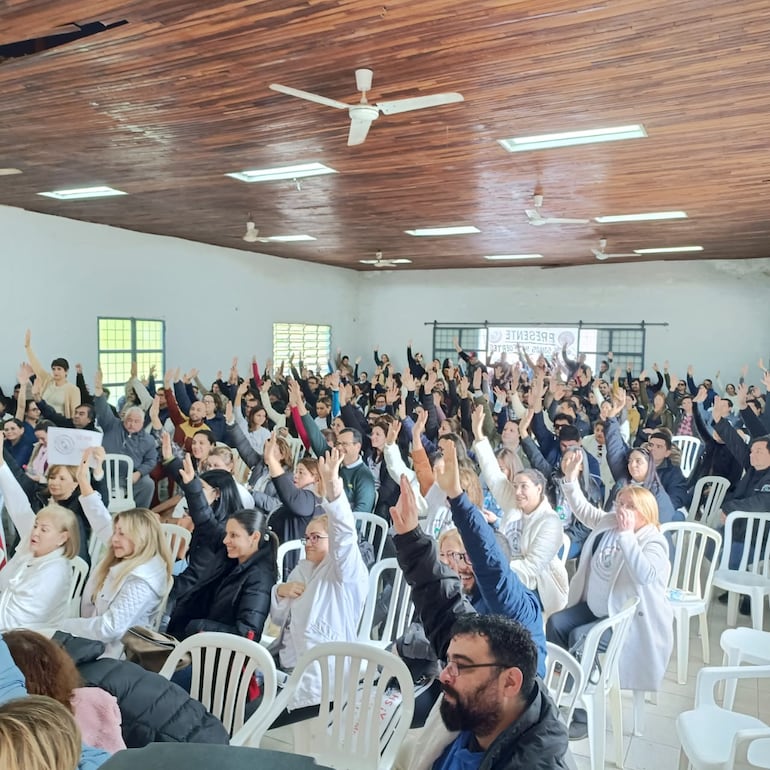 Asamblea de médicos del IPS se realizó hoy. Podrían ir a un paro.