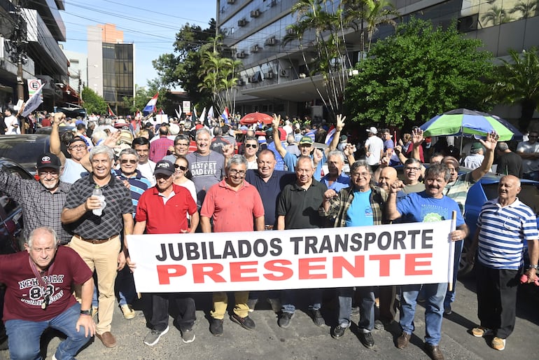 Manifestacion Frente a la Caja Central del Ips