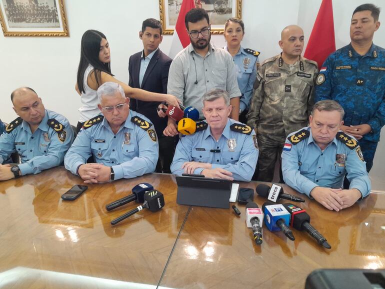 La Policía Nacional brindó hoy una conferencia de prensa sobre las cuatro toneladas de cocaína incautadas en España.